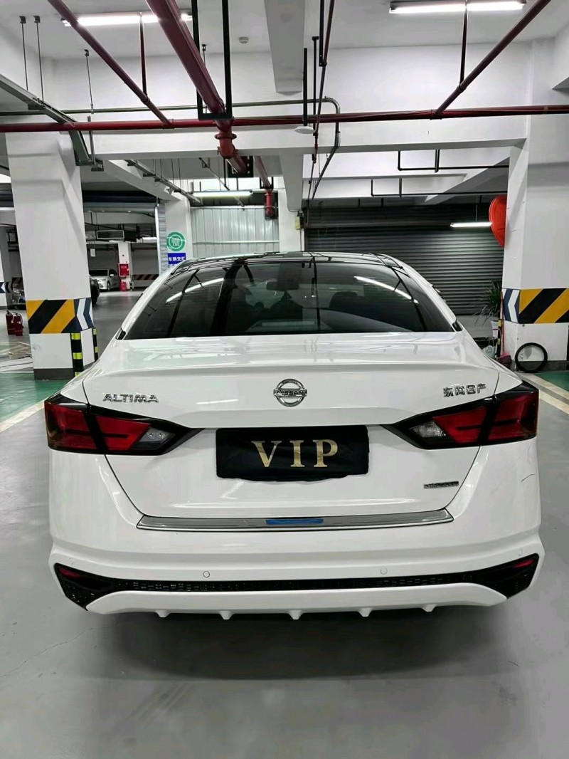 成都20年日产天籁8