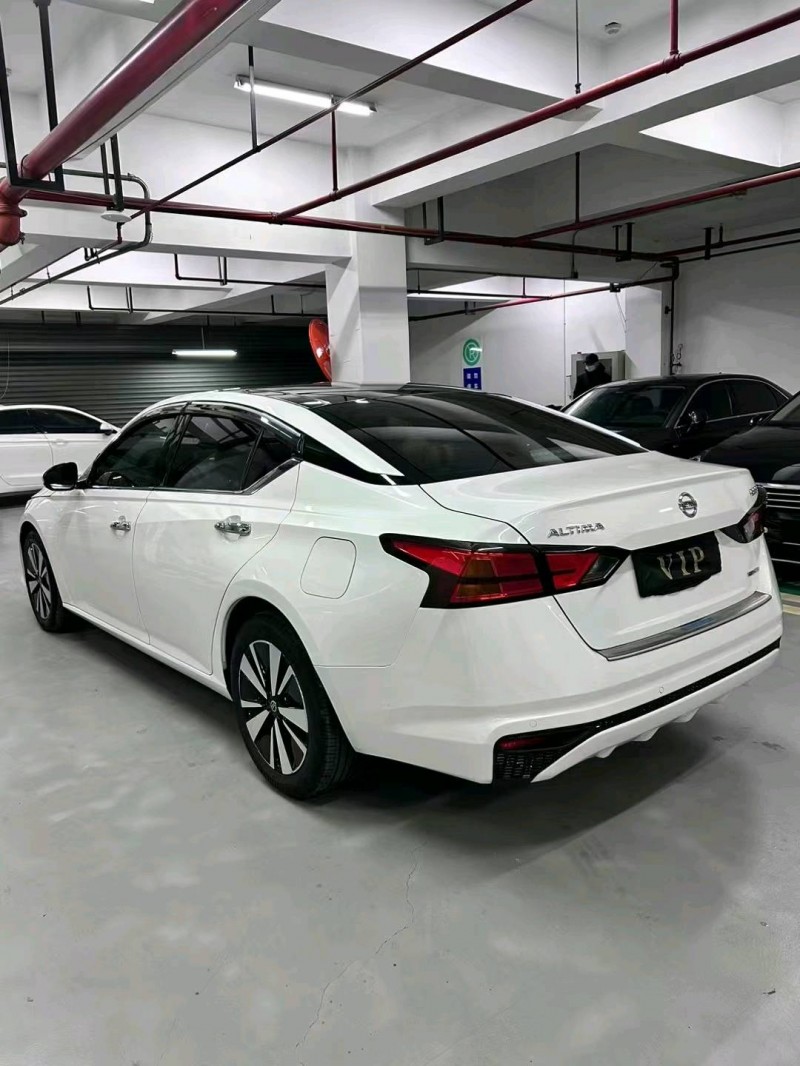 成都20年日产天籁9