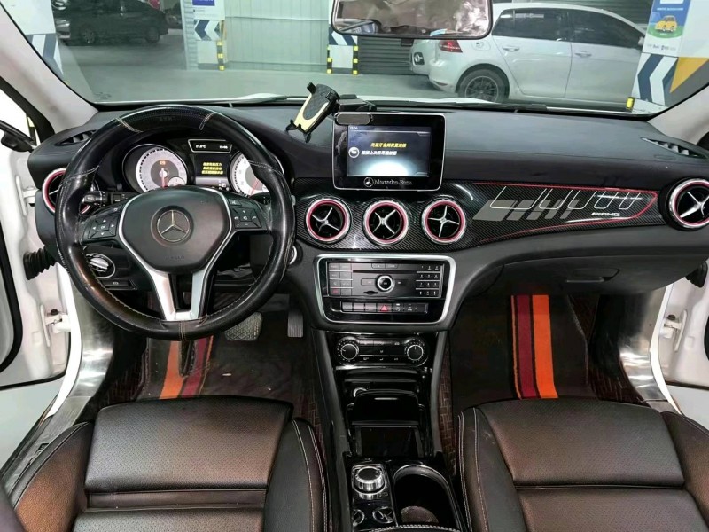 成都16年奔驰GLA5