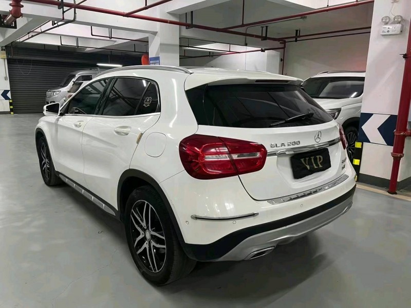 成都16年奔驰GLA7