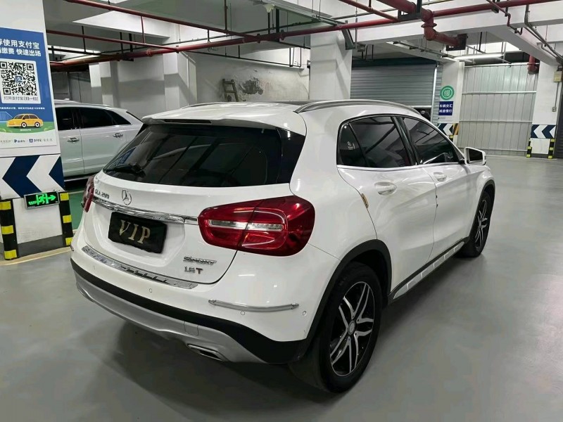 成都16年奔驰GLA9