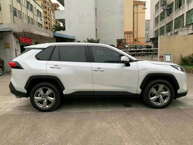 中山22年丰田RAV42