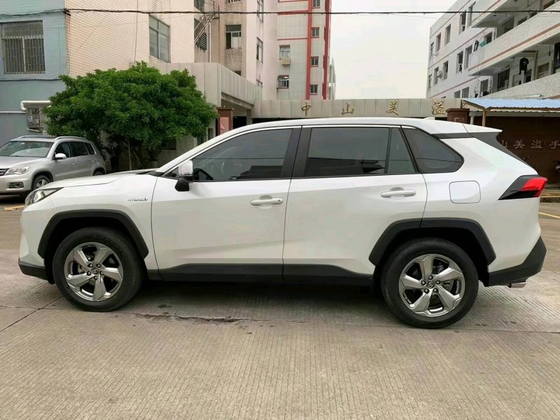 中山22年丰田RAV43