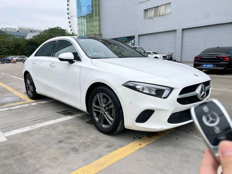 广州19年奔驰A3