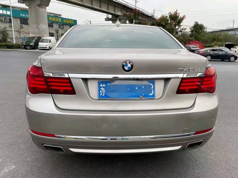 北京13年宝马7系9