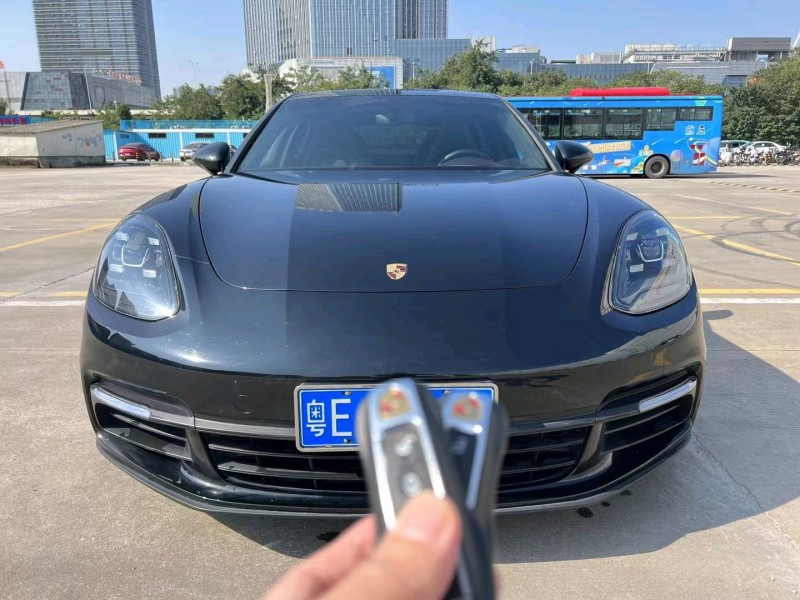 广州17年保时捷帕拉梅拉1