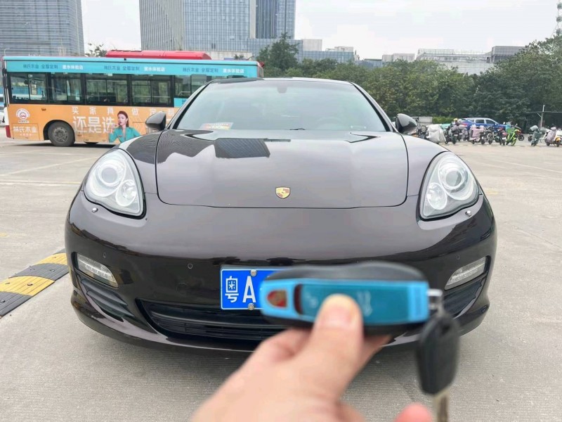 广州12年保时捷帕拉梅拉1