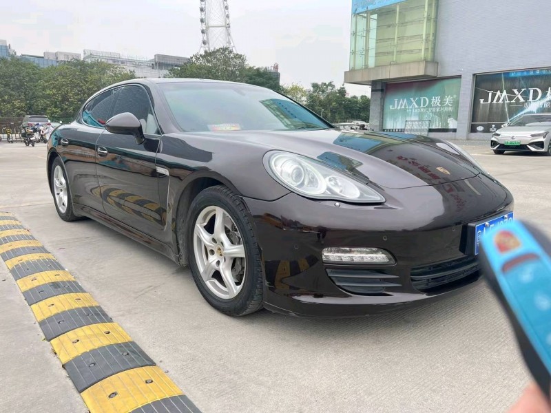 广州12年保时捷帕拉梅拉3