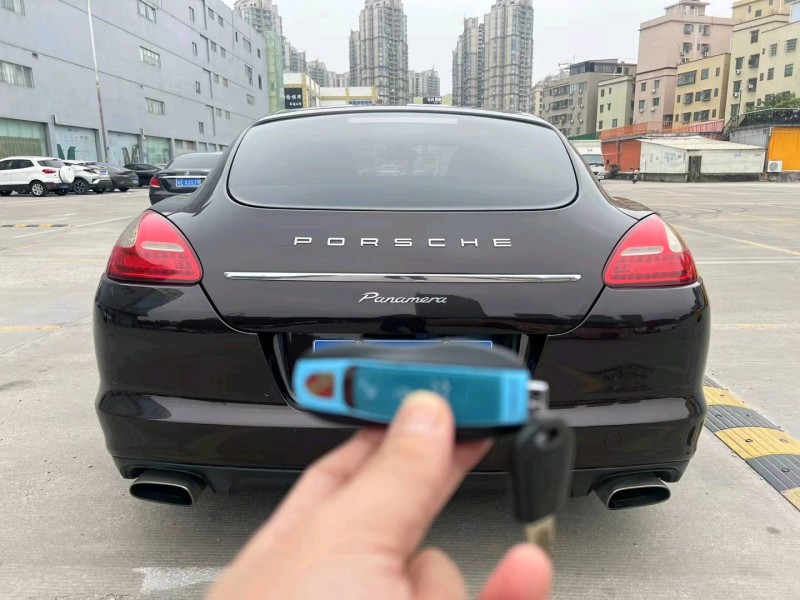 广州12年保时捷帕拉梅拉9