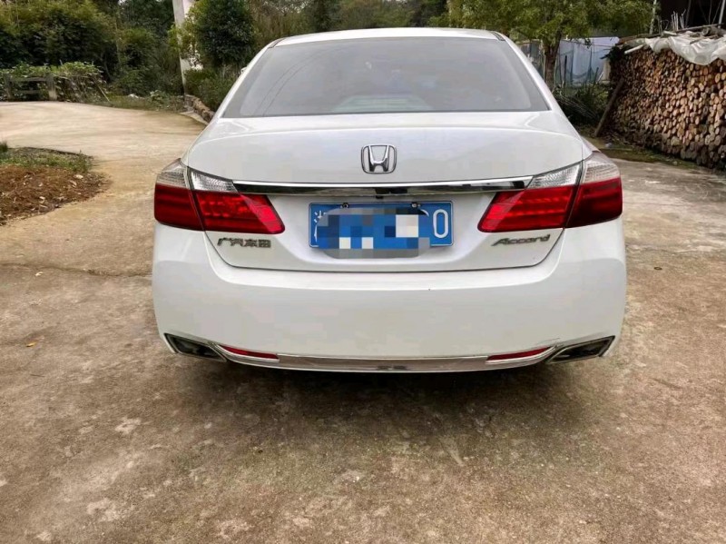 宜春16年本田雅阁2