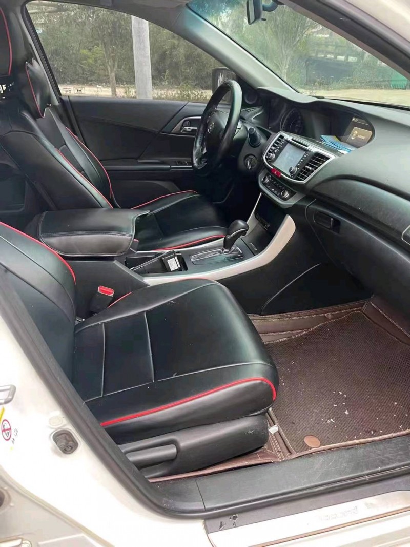 宜春16年本田雅阁4