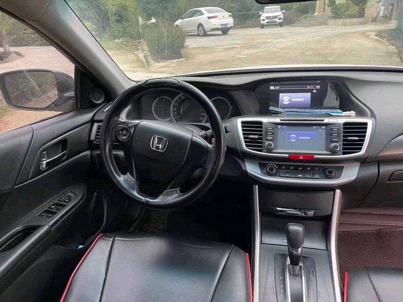 宜春16年本田雅阁5