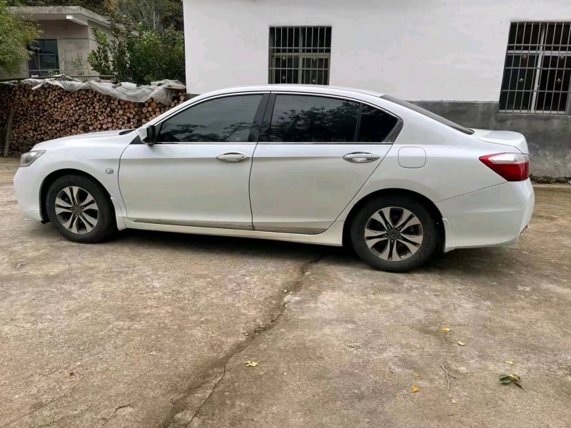 宜春16年本田雅阁8