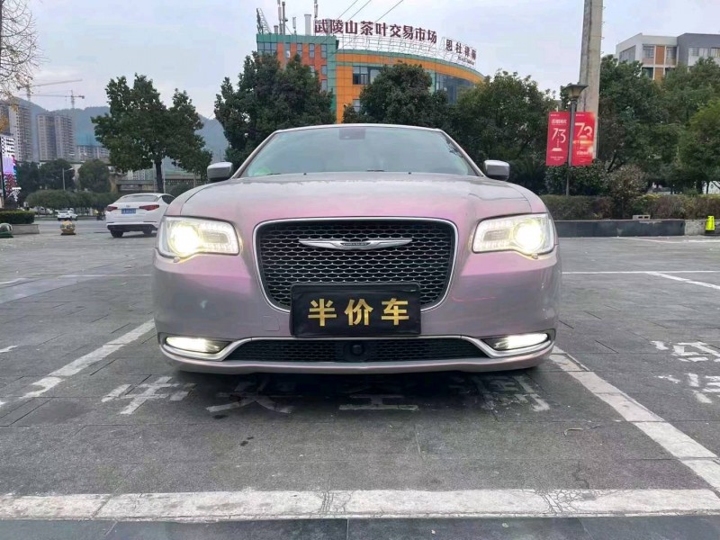 重庆16年克莱斯勒300C1