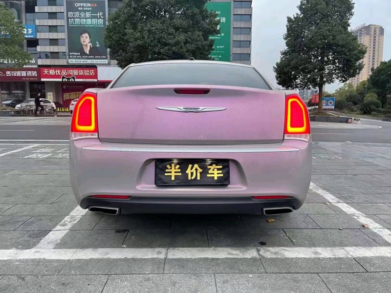 重庆16年克莱斯勒300C2