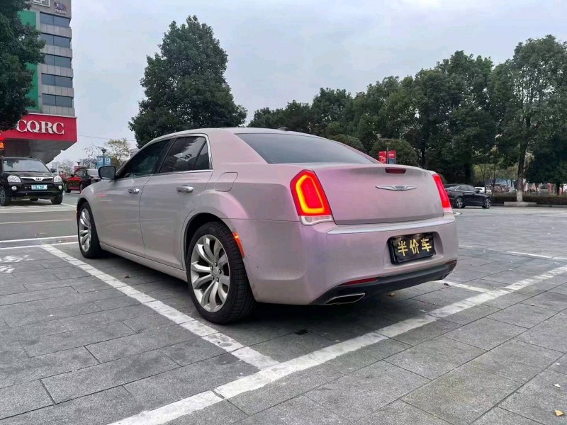 重庆16年克莱斯勒300C4
