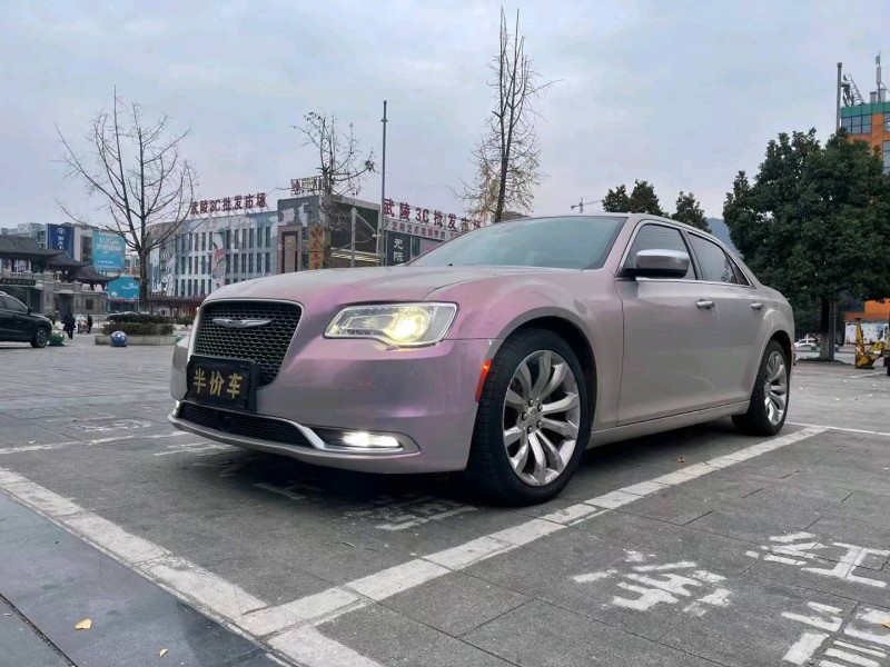 重庆16年克莱斯勒300C5