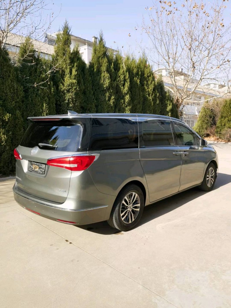 青岛18年别克GL82