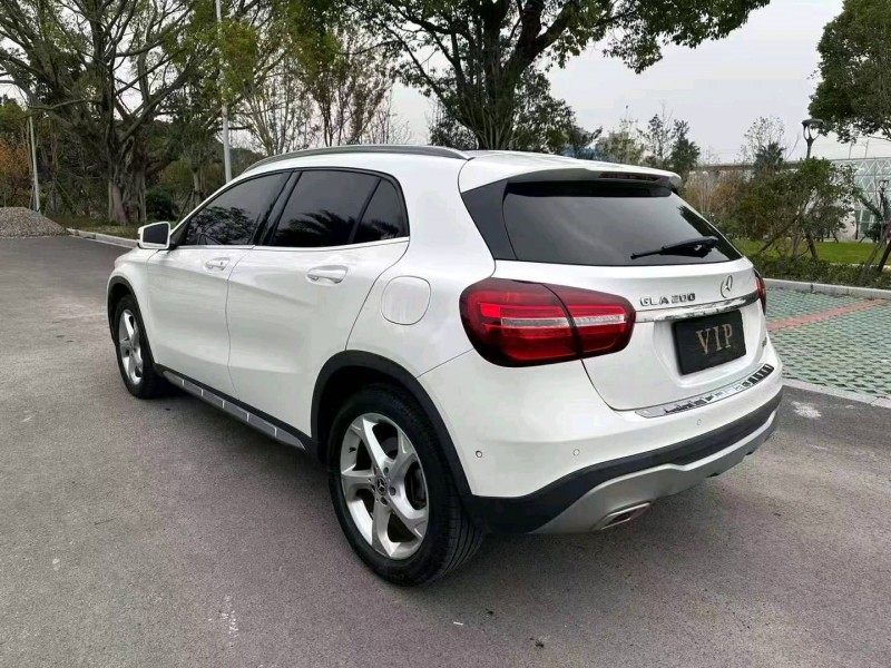 嘉兴18年奔驰CLA7