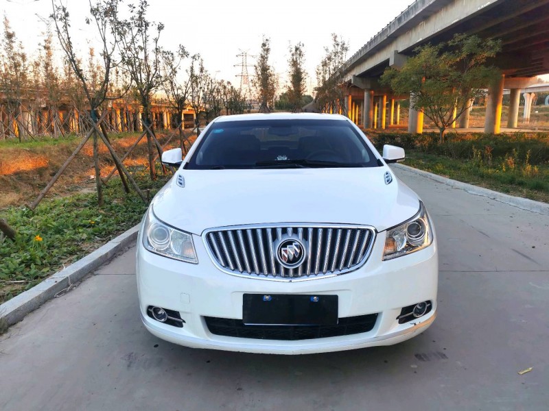 青岛12年别克君越1