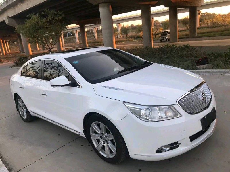 青岛12年别克君越2