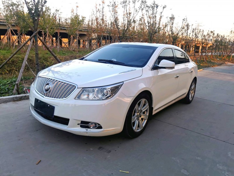 青岛12年别克君越3