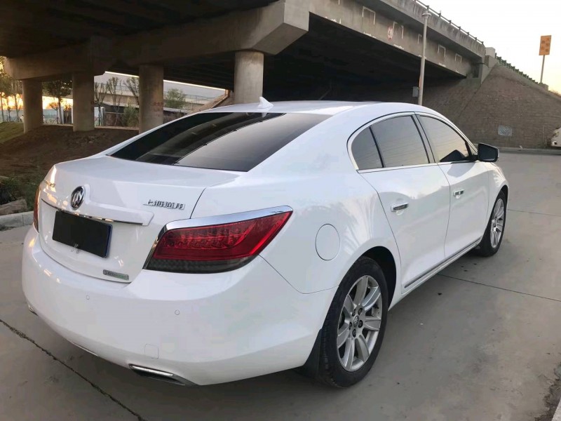 青岛12年别克君越5