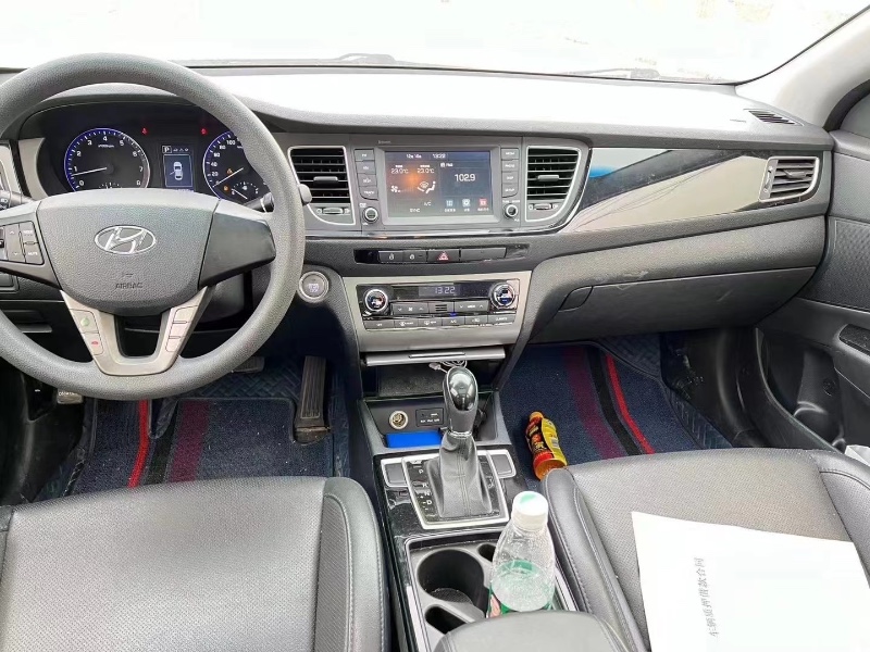 潍坊17年现代名图6