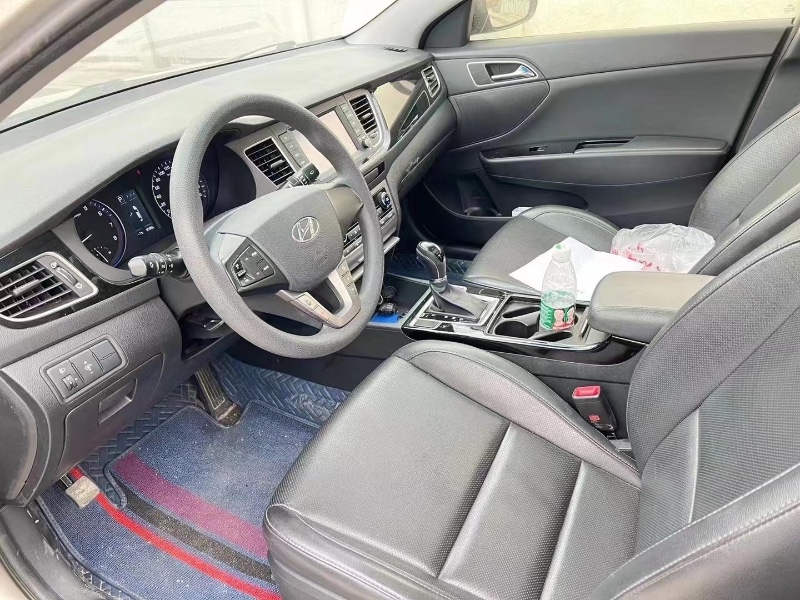 潍坊17年现代名图8