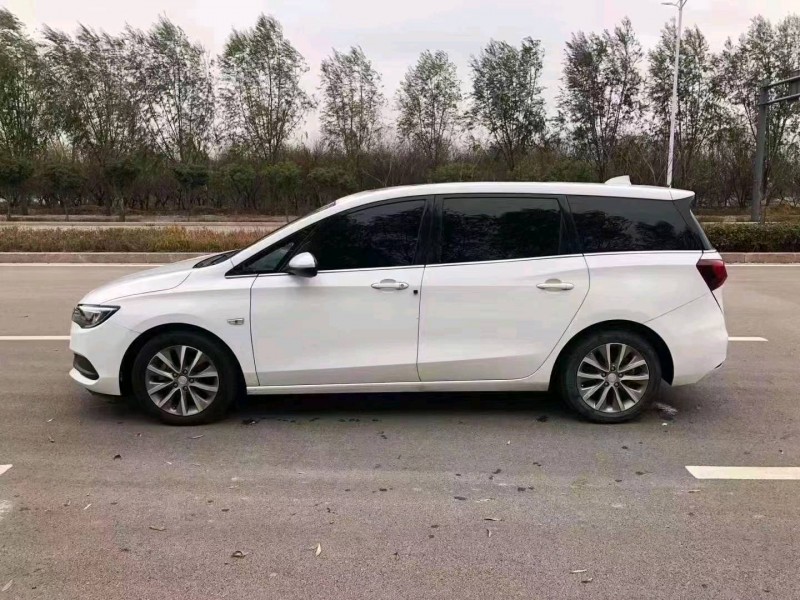 东营19年别克GL69