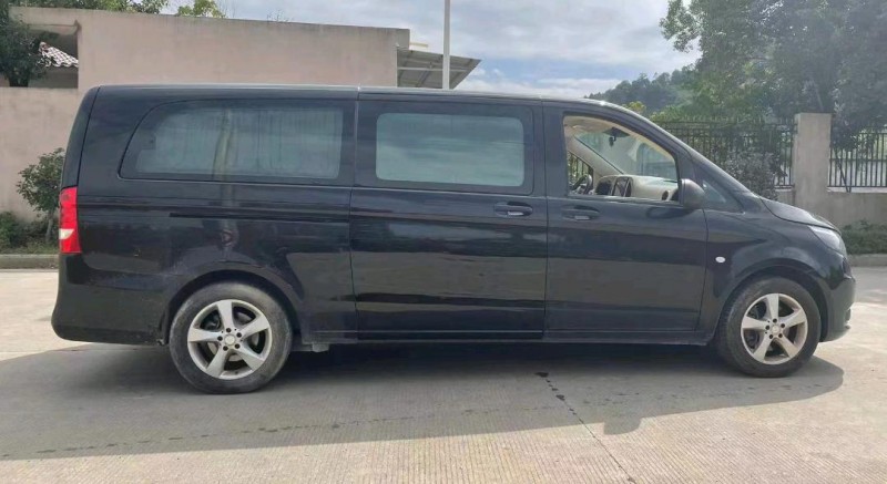 广州18年奔驰威霆5