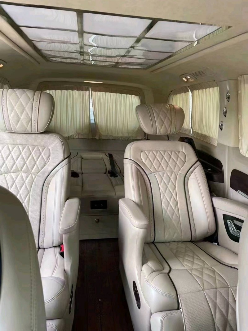 广州18年奔驰威霆7