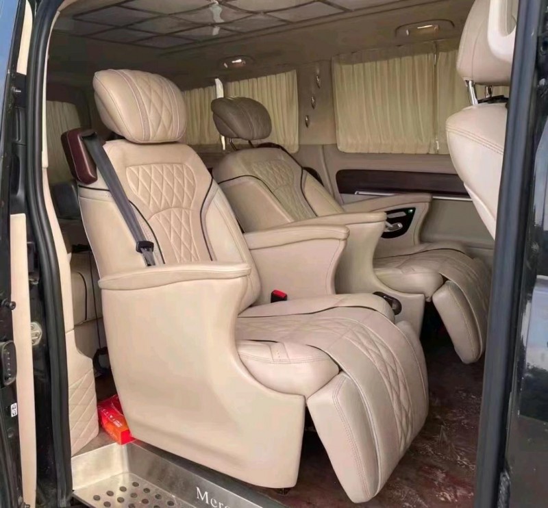 广州18年奔驰威霆8