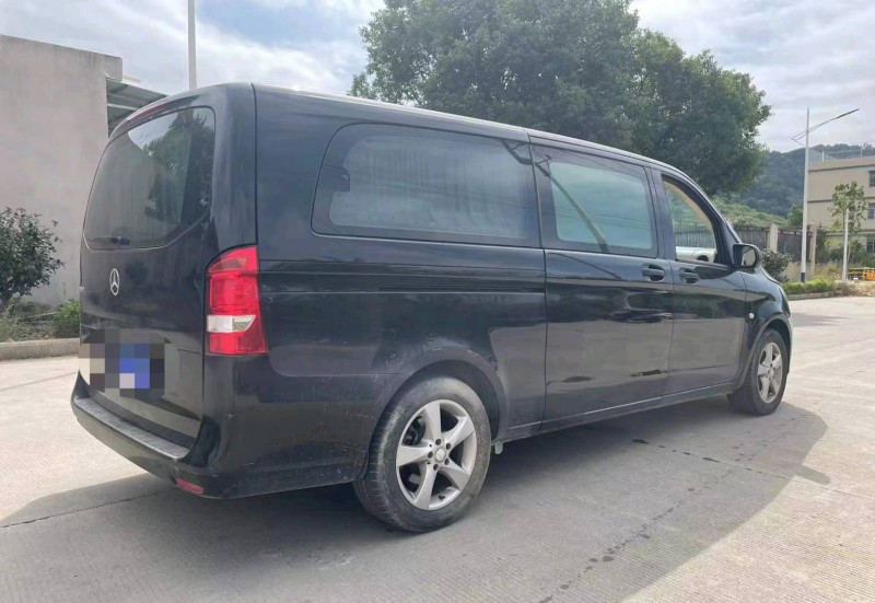 广州18年奔驰威霆9