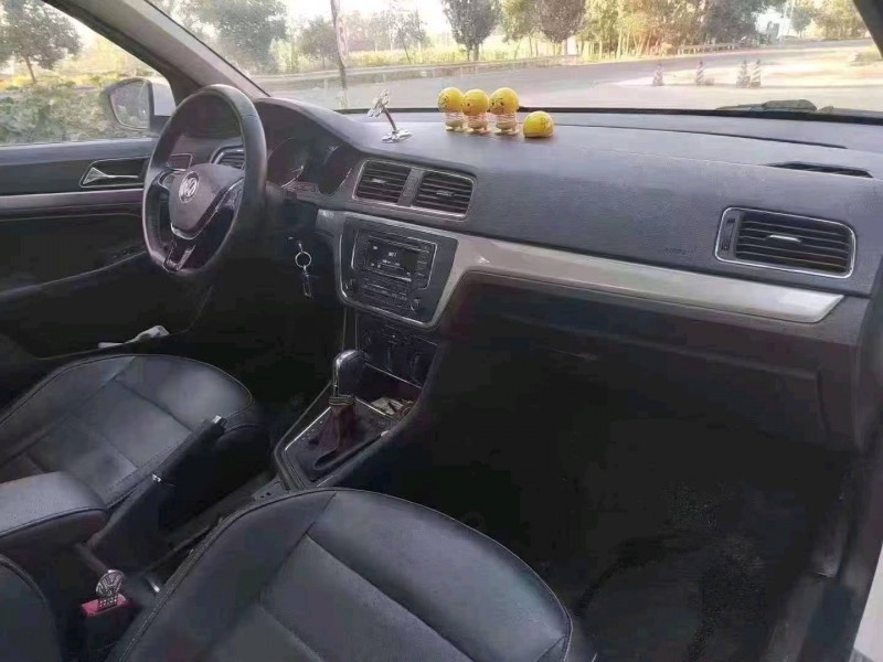 北京16年大众朗逸7