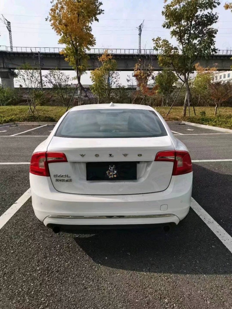 武汉14年沃尔沃S60L5