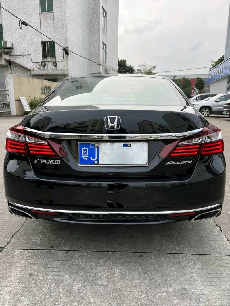 中山18年本田雅阁6