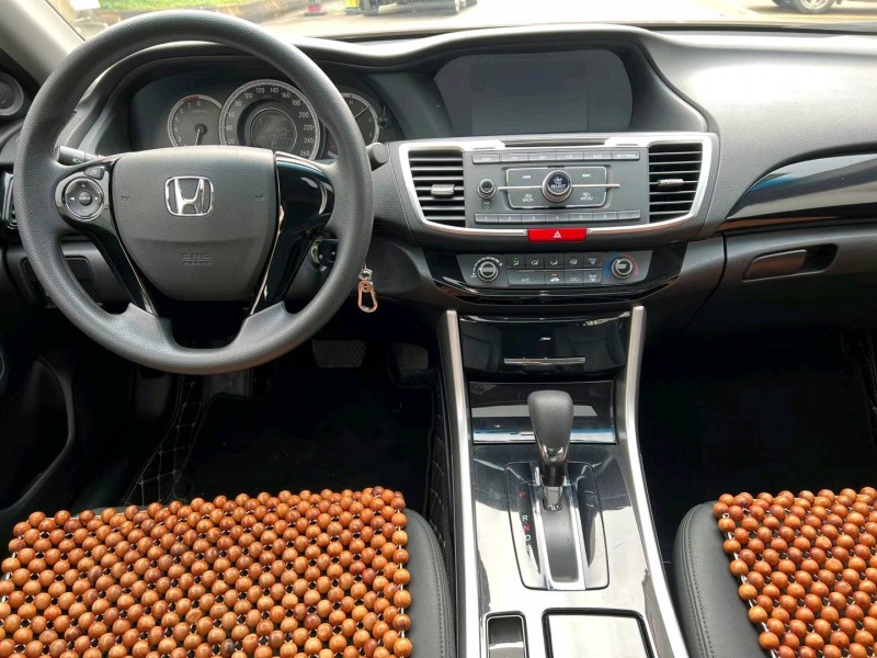 中山18年本田雅阁2