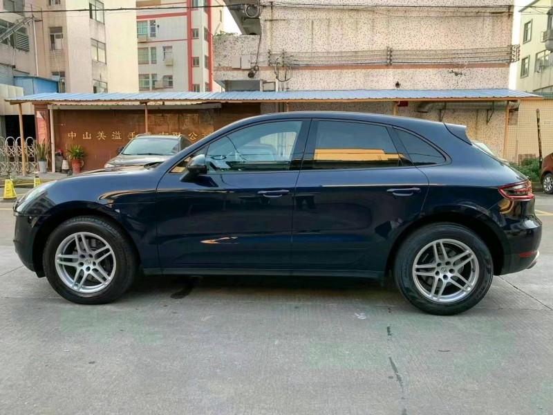中山18年保时捷Macan3