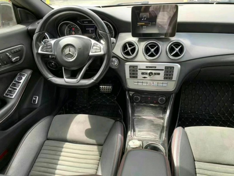 中山18年奔驰CLA8