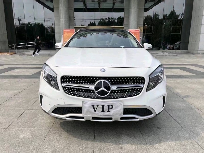 枣庄17年奔驰GLA1