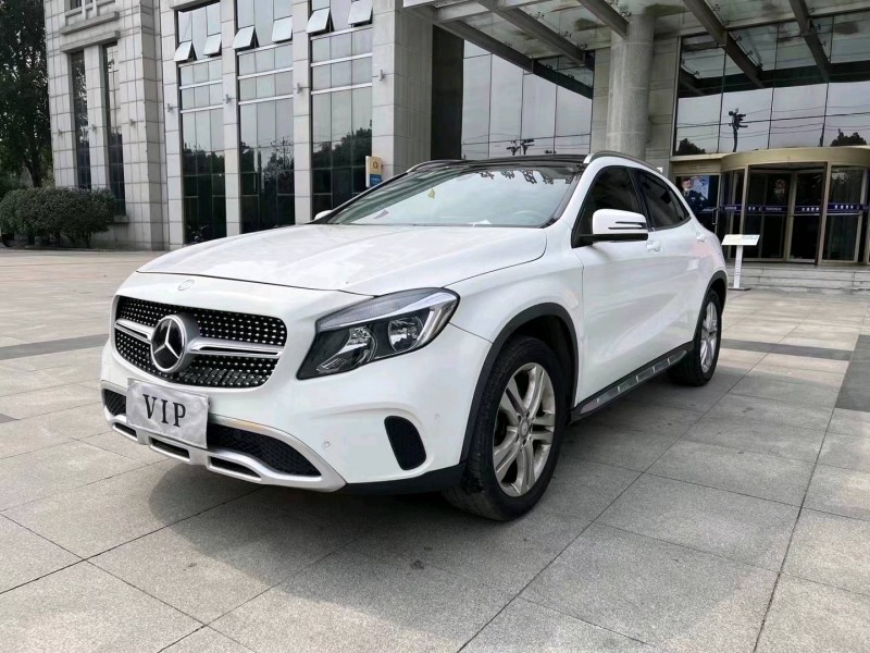 枣庄17年奔驰GLA3