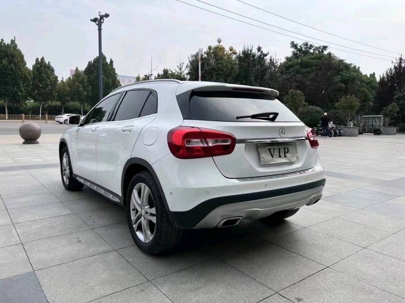 枣庄17年奔驰GLA9