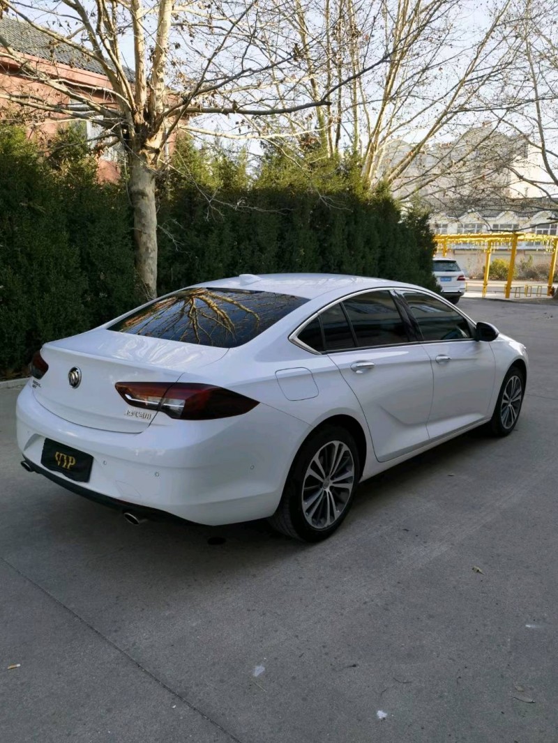 青岛18年别克君威7