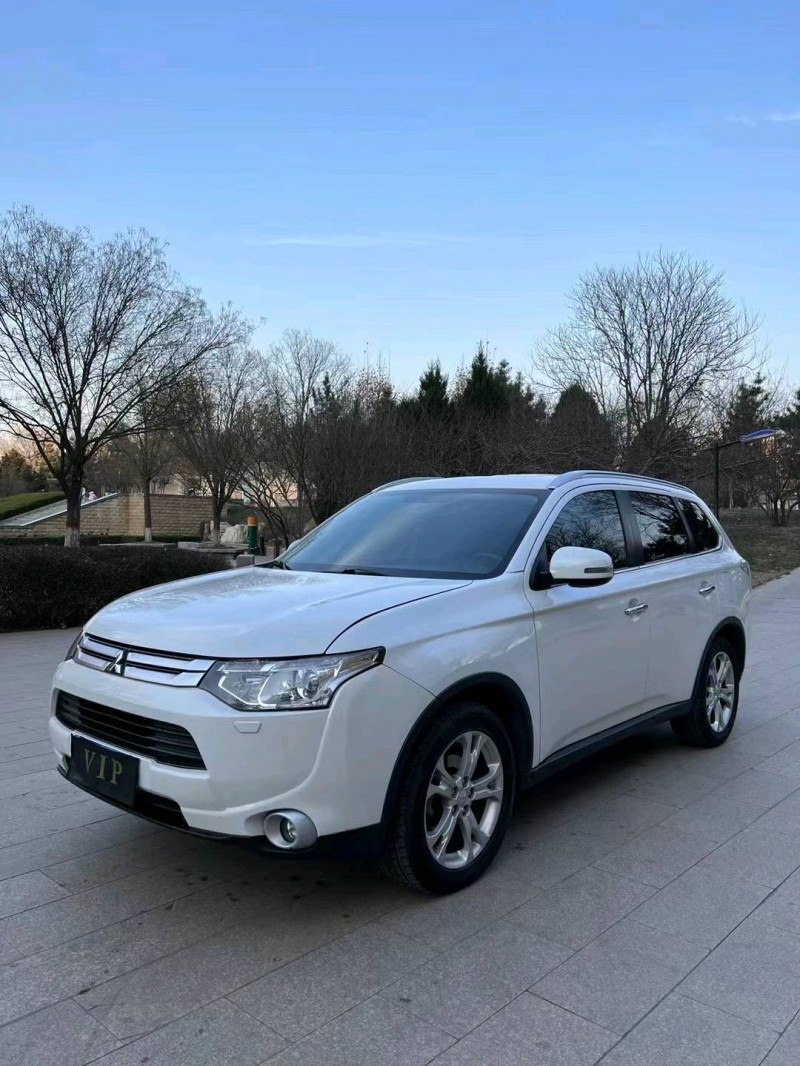 邯郸14年三菱欧蓝德2