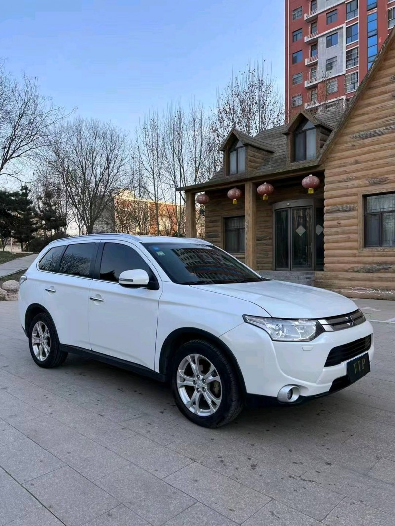 邯郸14年三菱欧蓝德3