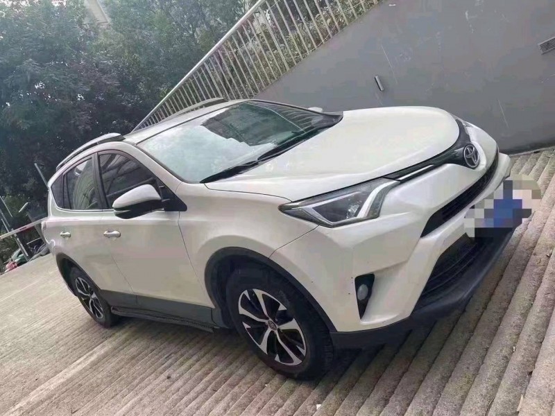 嘉兴18年丰田RAV49