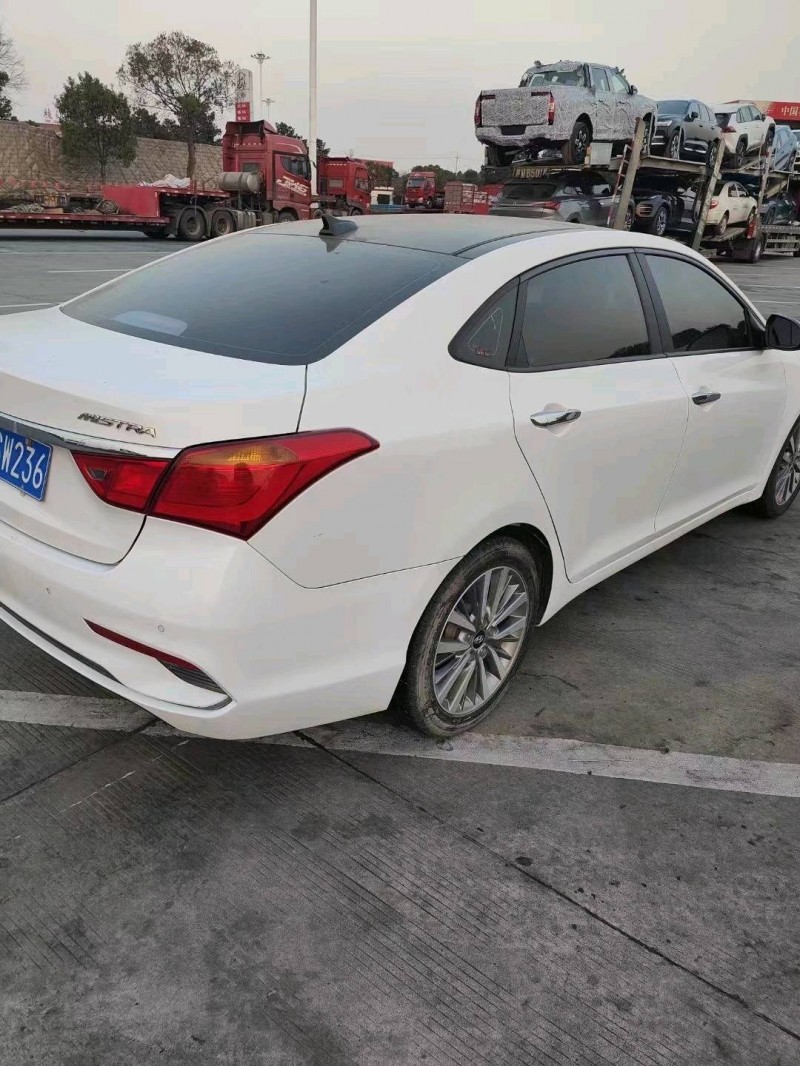 宜昌18年现代名图3