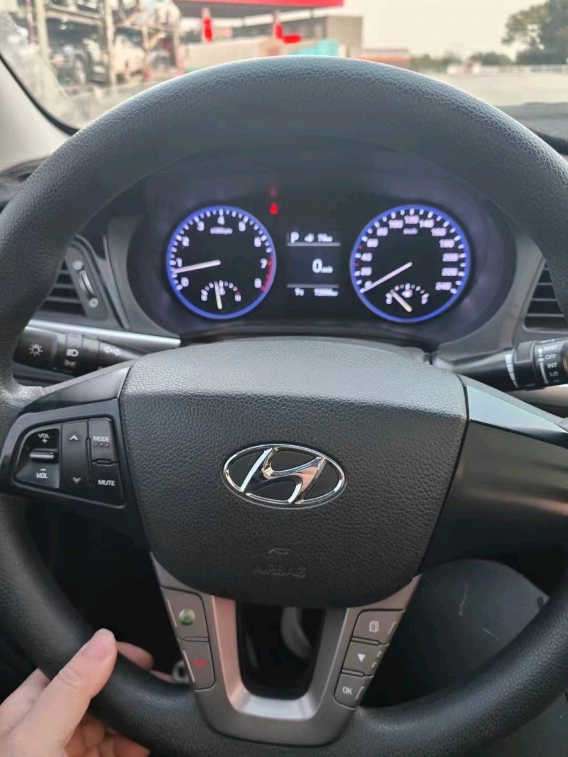 宜昌18年现代名图4