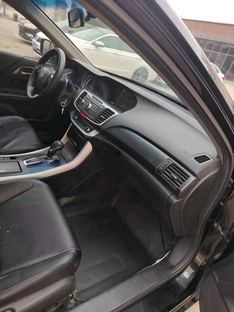 常州16年本田雅阁7